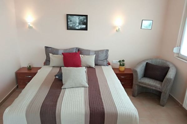 yellow-belso-1103A70DB37-A624-F109-A95F-45456A43A8AE.jpg